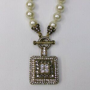 Heidi Daus‎ Signed Tantalizing Trio Faux Pearl Crystal Toggle Necklace